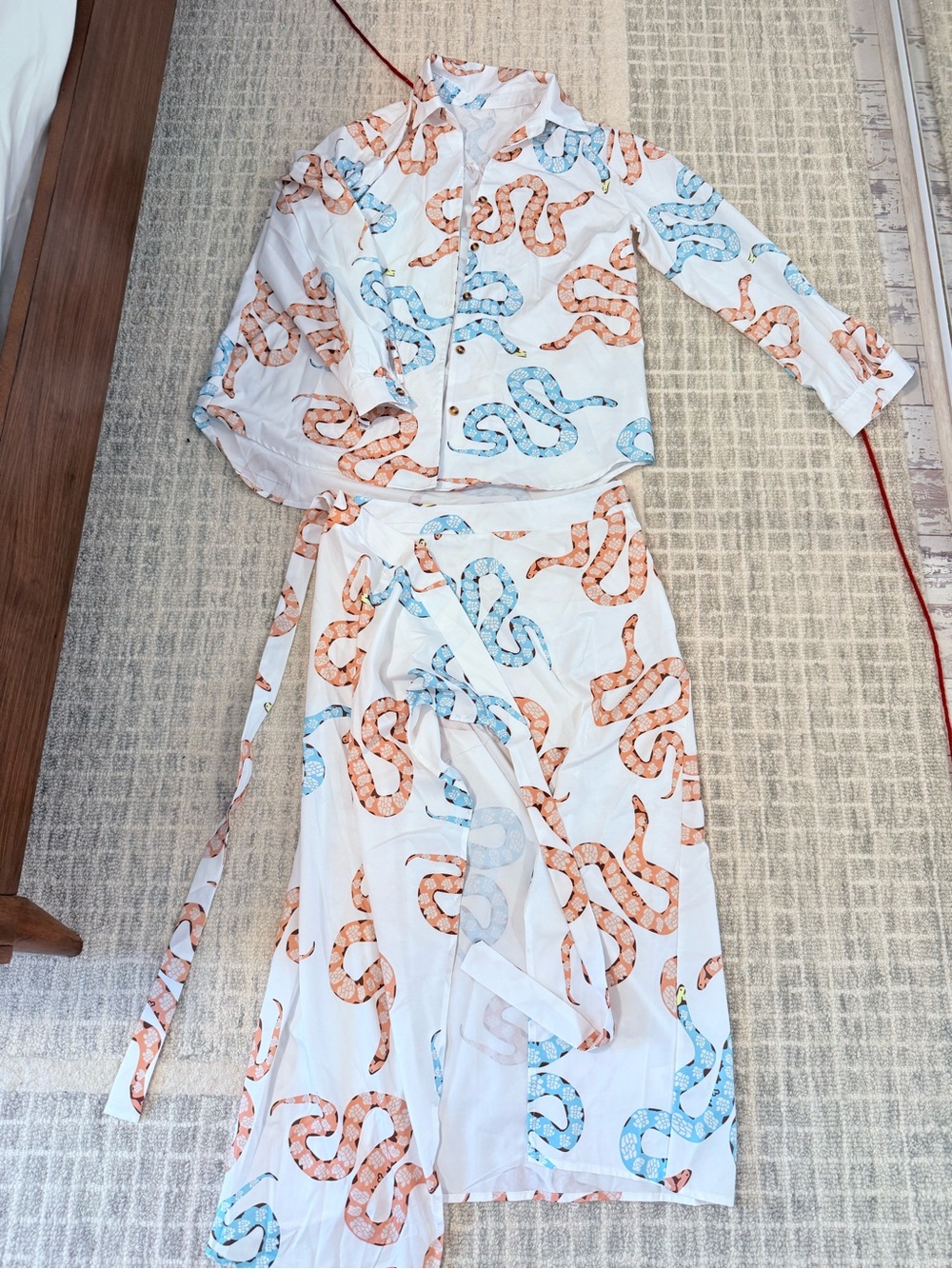 Elegant White Snake-Print Reptile Dress Top and Skirt Set